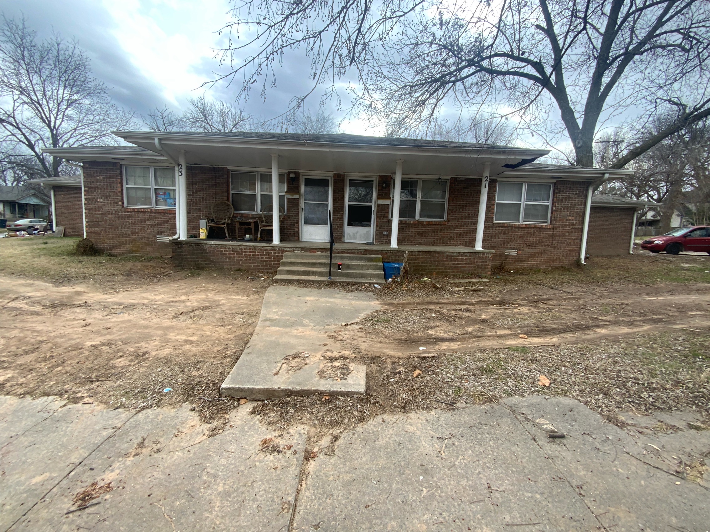 23 E Wallace