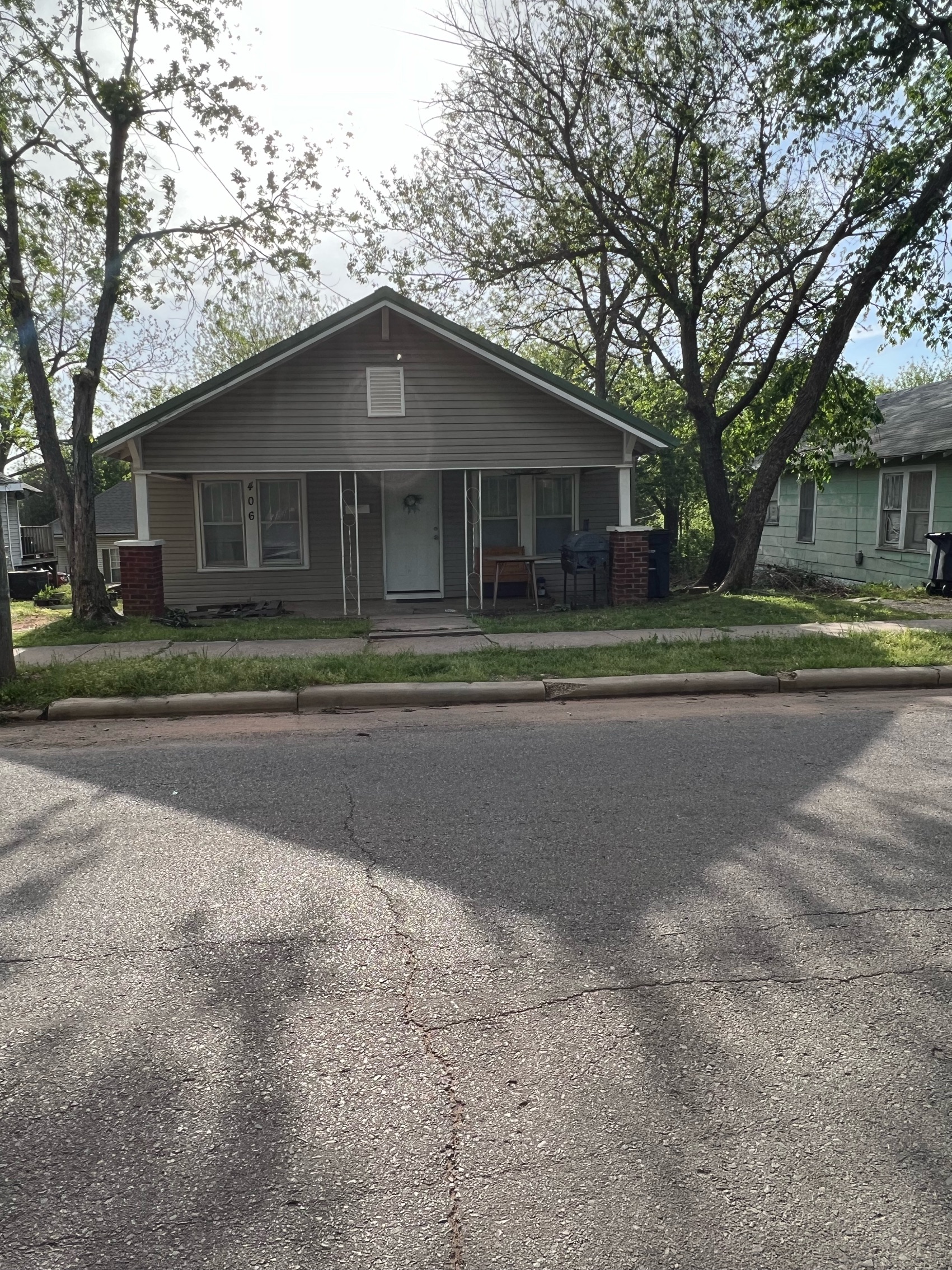 406 N Center